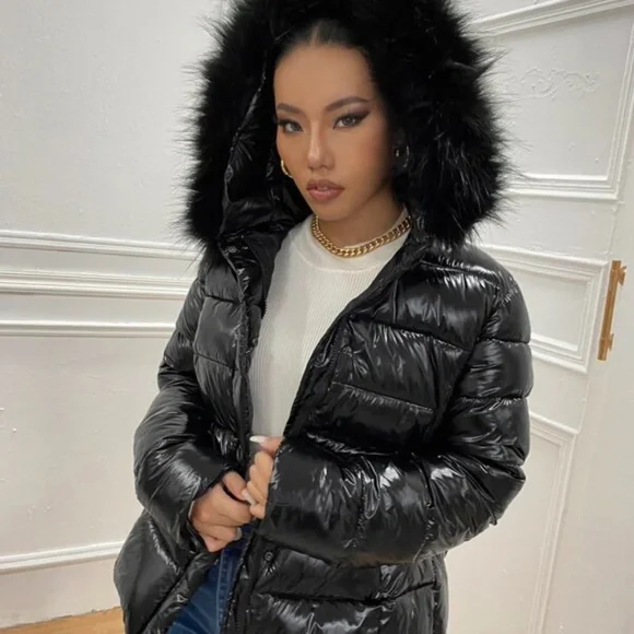 Metallic Black faux fur hood puffer quilted oversized jacket - Picture 4 of 10